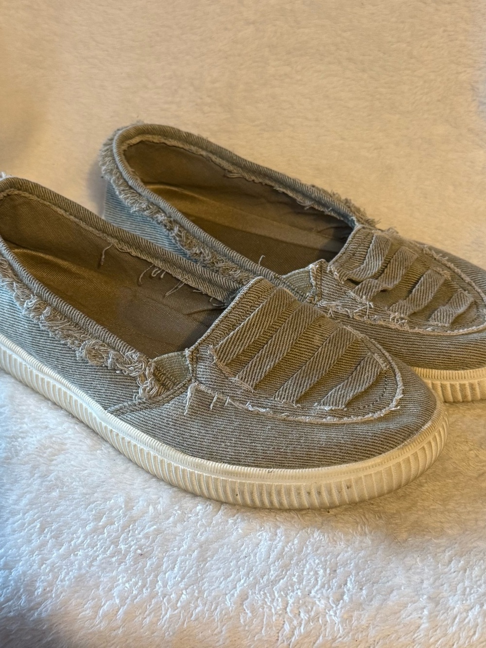 Women's 7.5W comfortview Frayed Canvas Slip-On Shoes in Taupe Thrashed